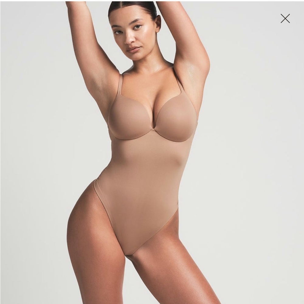 SKIMS NWT Ultimate Push Up Thong Bodysuit Sienna Sz Small